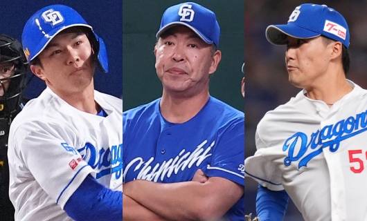 （左から）中日・福永裕基 、井上一樹監督、齋藤綱記