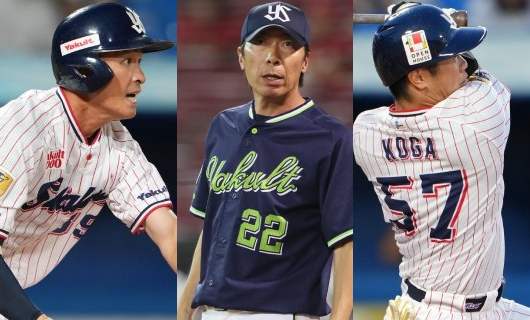 (左から)ヤクルト・宮本丈、高津臣吾監督、古賀優大